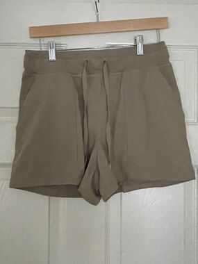🍋 Lululemon Athletica Olive Green Drawstring Athletic Shorts 🍋
